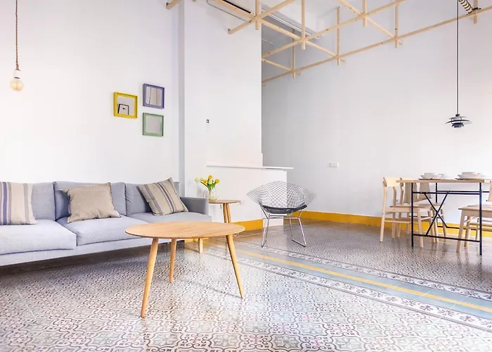 Pop Art , Sunny Apartment Near Santa Cruz